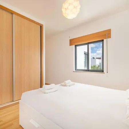 Feriehus Moradia Palmela Village *