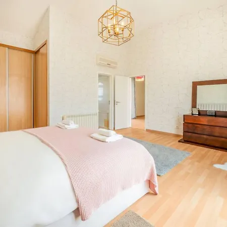 Feriehus Moradia Palmela Village *